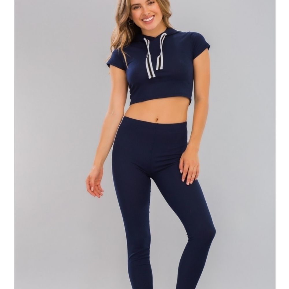 NWT STRIPE TRIM HOODED CROP TOP & LEGGINGS SET - Picture 4 of 8
